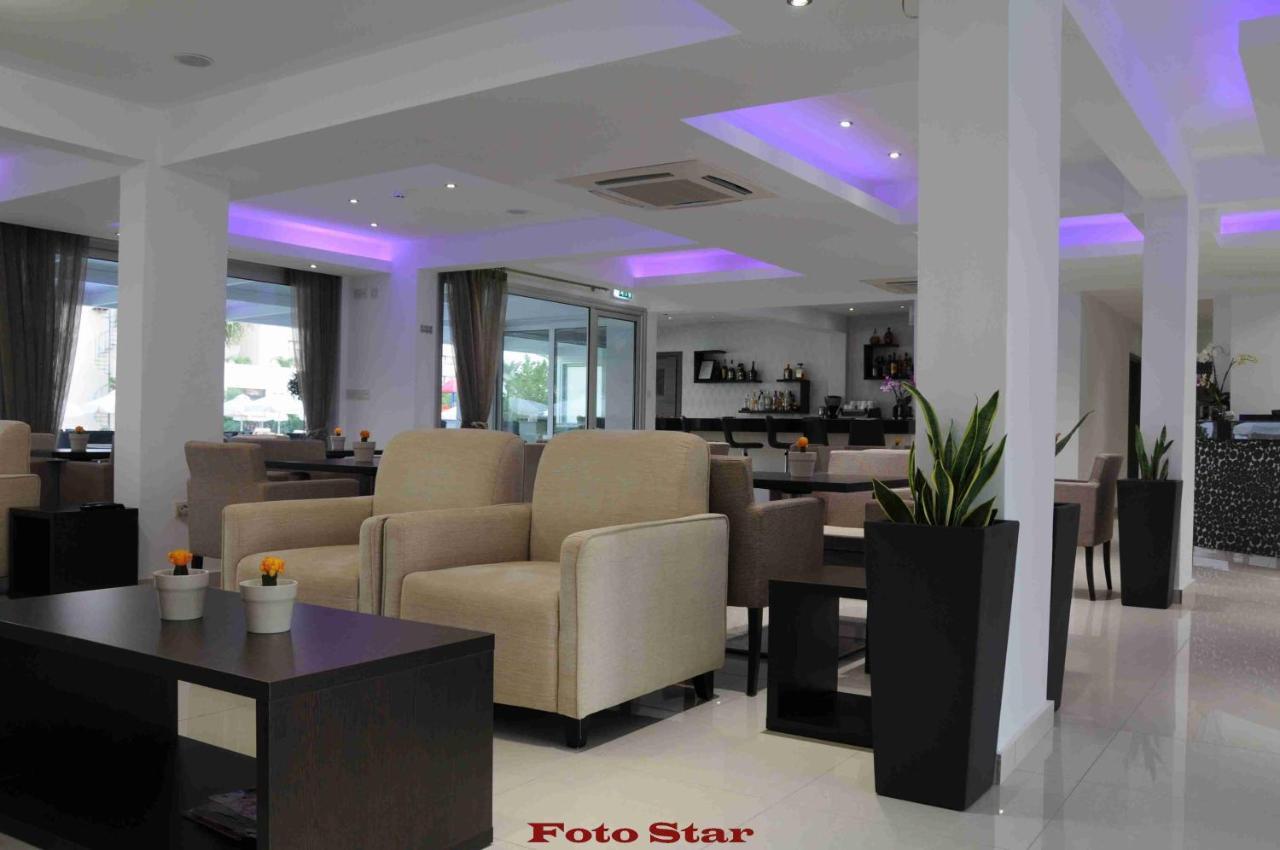 Frixos Suites Hotel Apartments 라르나카 외부 사진