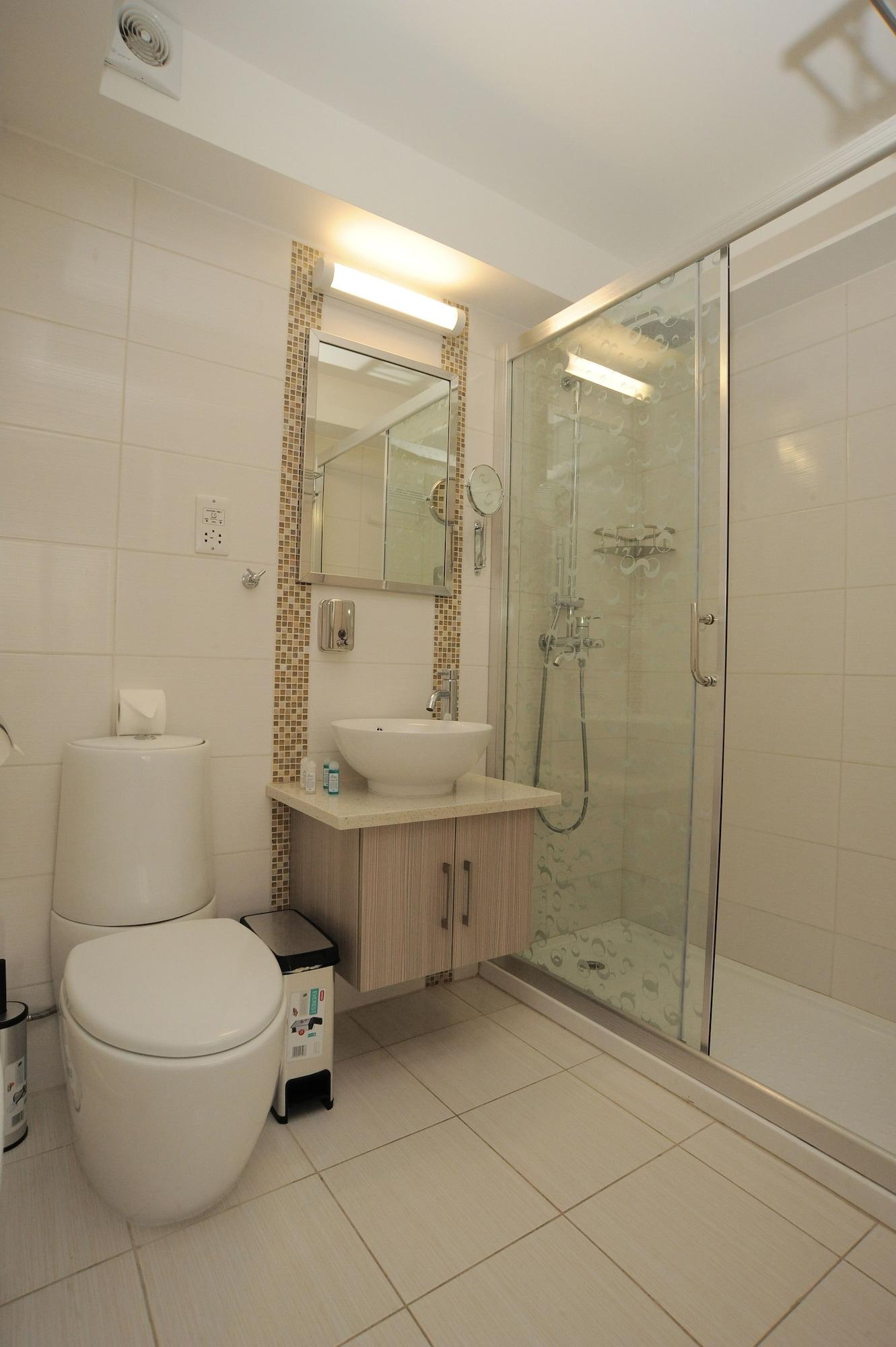 Frixos Suites Hotel Apartments 라르나카 외부 사진