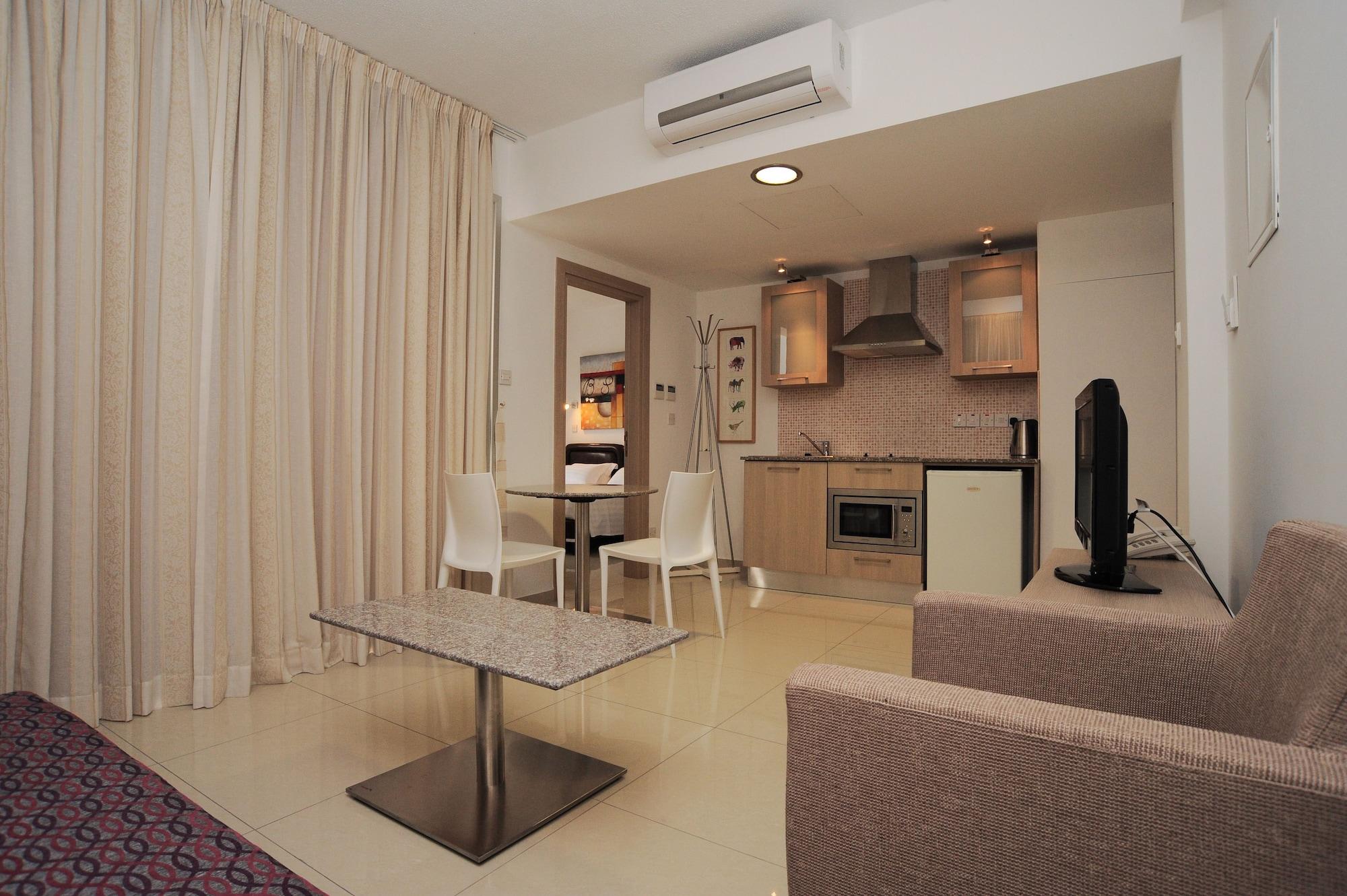 Frixos Suites Hotel Apartments 라르나카 외부 사진