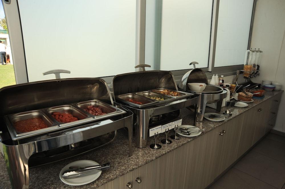 Frixos Suites Hotel Apartments 라르나카 외부 사진