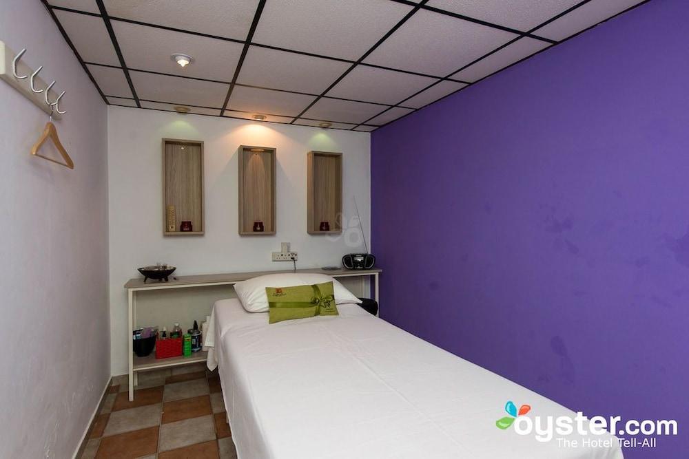 Frixos Suites Hotel Apartments 라르나카 외부 사진