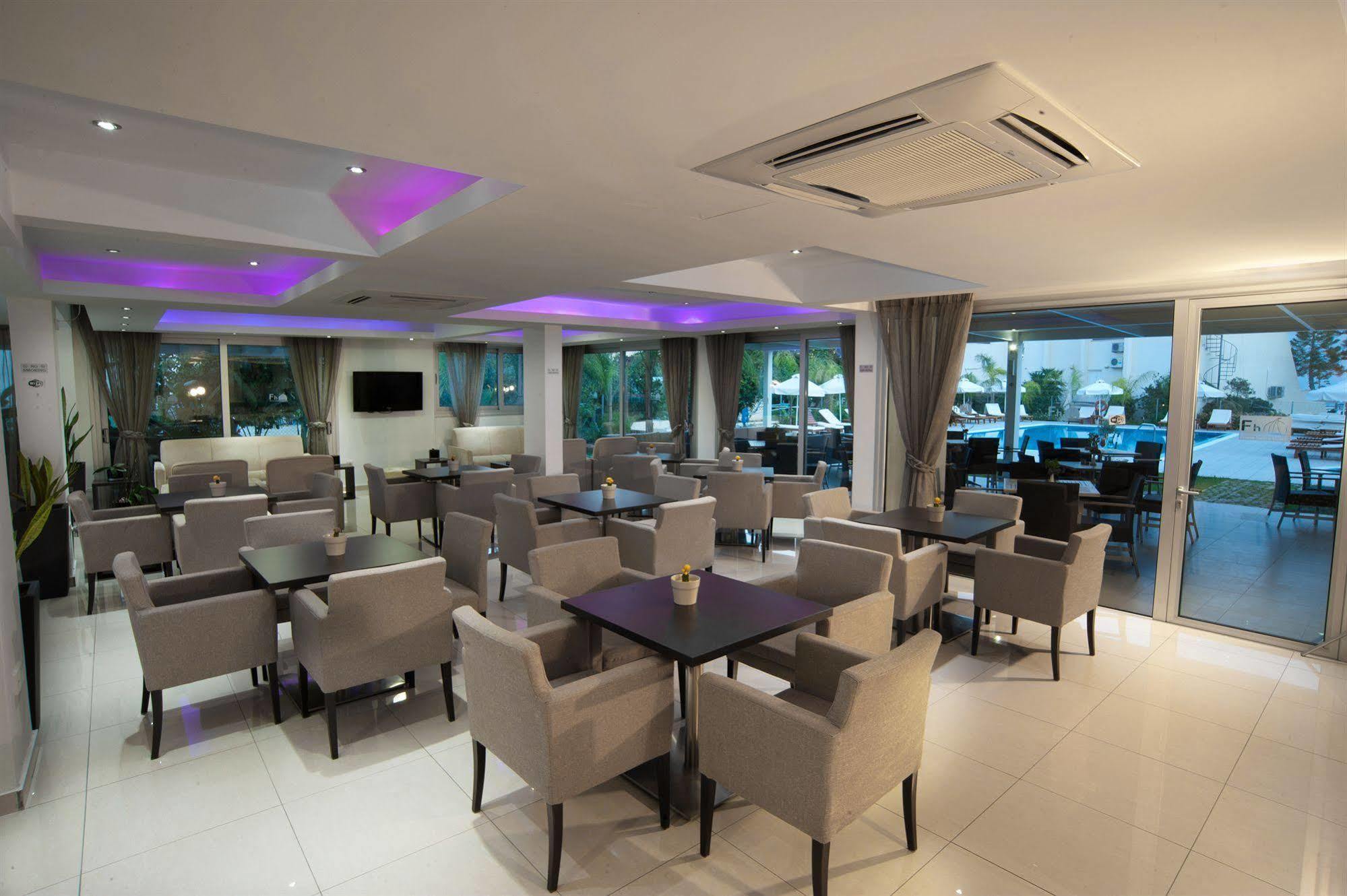 Frixos Suites Hotel Apartments 라르나카 외부 사진