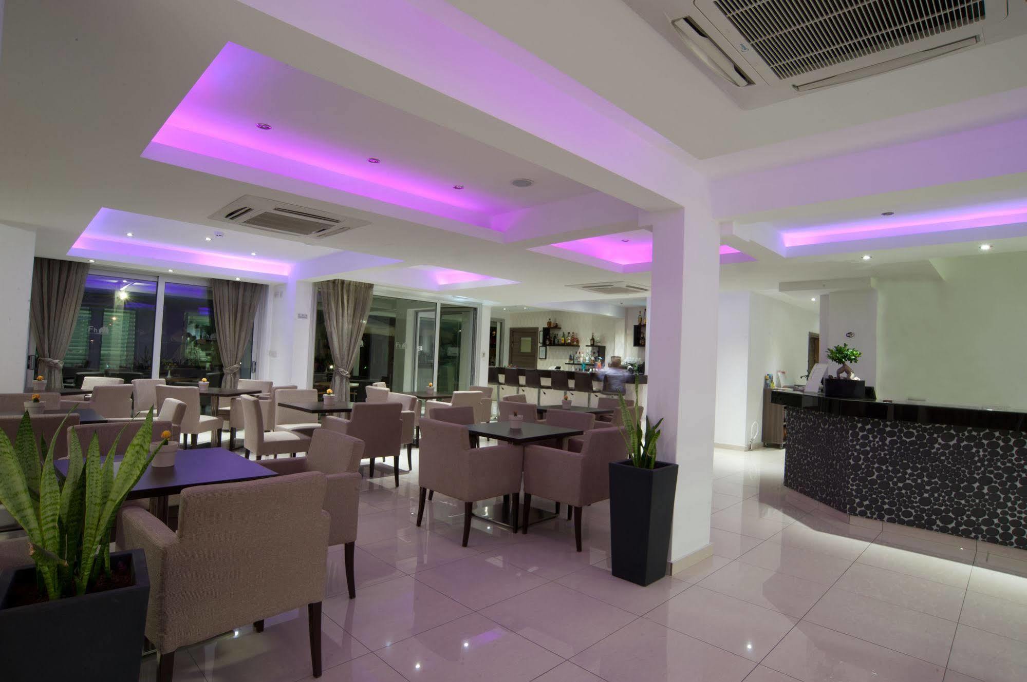 Frixos Suites Hotel Apartments 라르나카 외부 사진